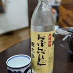 秋丸酒店 - 奄美黒糖焼酎 おぼだられん 25度 900ml　1120円(税込)　(2024.12)