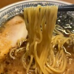 丸源ラ－メン - 麺リフト