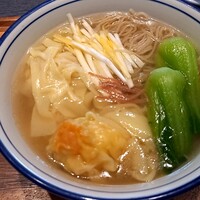 彬龍華 66 - 海老ワンタン麺　海老ワンタンが団子みたいでボリュームもあって美味しい