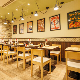 駅構内でアクセス良好◎気軽に使える全17席のお洒落な空間