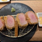 Katsuプリポー - 白醤油（右）とワサビ