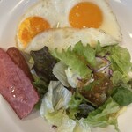 ガスト - 目玉焼き＆ベーコンソーセージセット