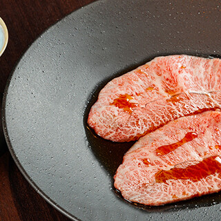 "Enjoy Rare Misuji with Grilled Sukiyaki! Savor it with Rich Egg Yolk♪"