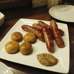 ノリノ穴 - ソーセージと、マッシュルームのソテー♪これ、美味しいのよねぇ～(^o^)