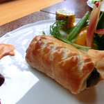 手打ち蕎麦とフレンチの やな木 - ＜2014年6月＞鯛のパイ包み、ヘーゼルナッツと赤ピーマンソース、夏野菜とベリージャム添え