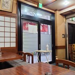 そば処 更科 - お店の前は、新宿花園通り。