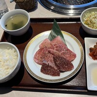 馬車道 de 焼肉 DOURAKU CORRIDA 北仲ブリック＆ホワイト店 - 