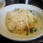 丿貫 - 長寿貝の和え玉の麺と油ダレ