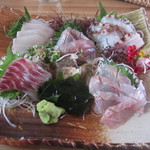 朝獲れの、お刺身盛り合わせ（１５００円）