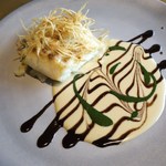 真鯛のポワレ　魚介のちりめんプレゼ、白ワインソース