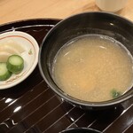 天あさ - しじみの味噌汁、香の物