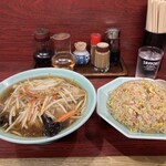 園春 - チャーハン¥600とモヤシラーメン¥550