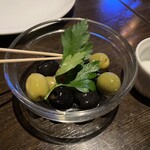 フード&バー カーニャ - オリーブ3種盛り合わせ　☆3.8