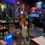 フード&バー カーニャ - お洒落な店内