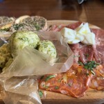 バール チッチャ - フリット、ピリ辛サラミ、生ハム