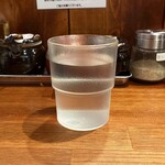 横浜家系ラーメン 三郷家 - 水。