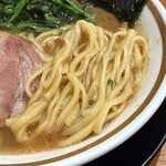横浜家系ラーメン 三郷家 - 大橋製麺多摩の中太麺。