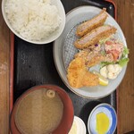 食堂 かまどぅ - ミックスフライ定食。トンカツ、チキン、白身魚、サラダ