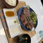 肉や食堂inへんざ - 