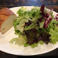 ラディカーレ - ランチについてくるサラダとパン