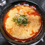 麺担品 - 料理写真:丼面一杯に玉子が広がる。太陽の担々麺！