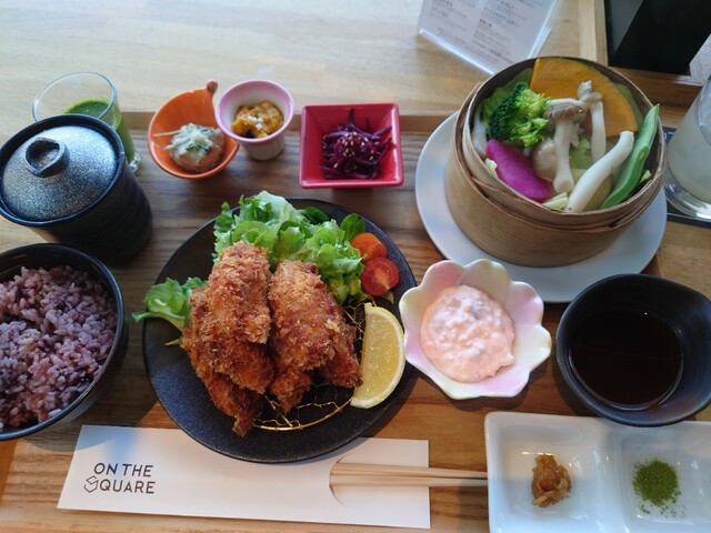 ON THE SQUARE photo 5