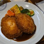 キッチン ブルー グローブ - ミラノ風カツレツのアップ