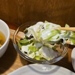 キッチン ブルー グローブ - サラダをいただき