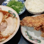 尾道らーめん 三公 - 尾道らーめんと唐揚げセット