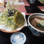 森のおみやげ屋 - 山菜の天ぷら蕎麦