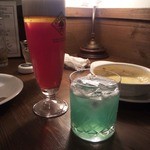 いるか喫茶バー - 左、カシスクランベリービア、右、ガルフストリーム。