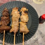 鳥昇 - 左から、かしら、せせり、にんにく