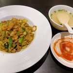 テッテッユァ2 アジアレストラン - 鶏肉ミャンマー焼きそば