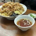 ますや - 同僚の肉野菜炒め丼（並盛）