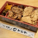 登利平 - 料理写真:上州御用 鳥めし松弁当（900円）