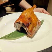 白金中華 星期菜 - 今回使用する北京ダックを見せてくれました。