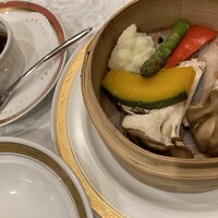 中国料理 桃林 - 旬野菜の蒸籠蒸しオイスターソースと共に