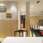 ＴＳＵＫＩＭＩＳＯ - 店内のテーブル席の風景です