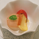 ＴＳＵＫＩＭＩＳＯ - ランチコース 3500円 のカスタードプリン、苺ミルクの餡入り葛餅、苺