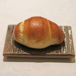 ＴＳＵＫＩＭＩＳＯ - ランチコース 3500円 のロールパン