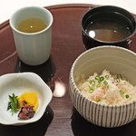 ＴＳＵＫＩＭＩＳＯ - ランチコース 3500円 の真鯛のご飯、味噌汁、香の物、ほうじ茶