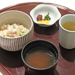 ＴＳＵＫＩＭＩＳＯ - ランチコース 3500円 の真鯛のご飯、味噌汁、香の物、ほうじ茶