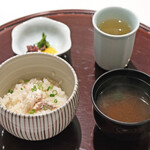 ＴＳＵＫＩＭＩＳＯ - ランチコース 3500円 の真鯛のご飯、味噌汁、香の物、ほうじ茶