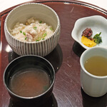 ＴＳＵＫＩＭＩＳＯ - ランチコース 3500円 の真鯛のご飯、味噌汁、香の物、ほうじ茶