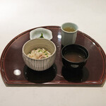 ＴＳＵＫＩＭＩＳＯ - ランチコース 3500円 の真鯛のご飯、味噌汁、香の物、ほうじ茶