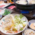 夢庵 - 牛・豚コース 全37品（北海道濃厚ソフトクリーム食べ放題） 大人 2838円（税込） シニア（65歳以上）2398円（税込）