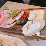 MEAT&WINE WINEHALL GLAMOUR 上野 - 
