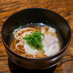 肉割烹 上 - 牛ワンタンラーメン 醬油　開化楼の全粒粉