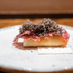 肉割烹 上 - 春巻き ブレザオラ　ブルーチーズソース 黒トリュフ