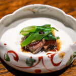 肉割烹 上 - 牛頬　田楽味噌　九条葱豆鼓炒め